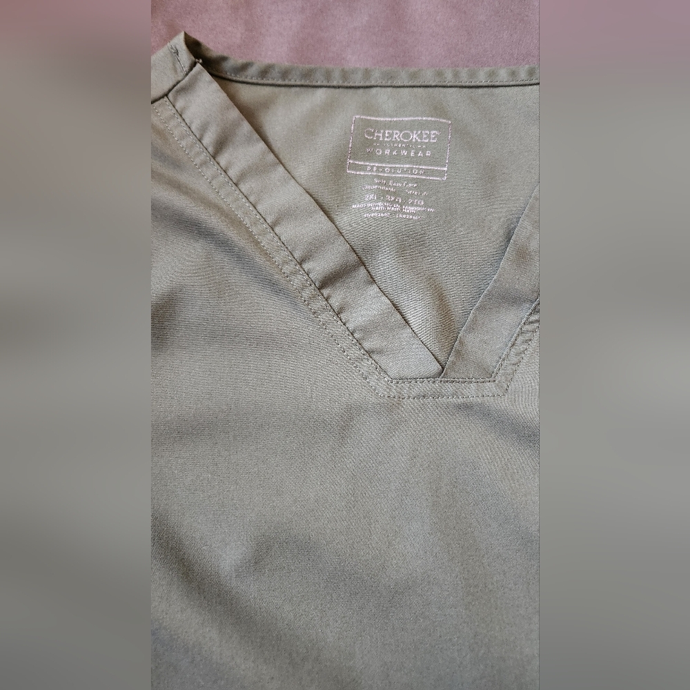 Scrub Set - Picture 3 of 4